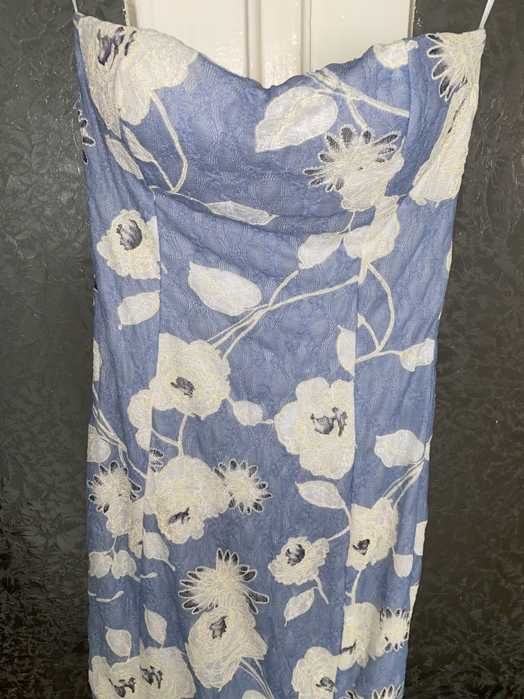 Vand rochie noua, cu eticheta