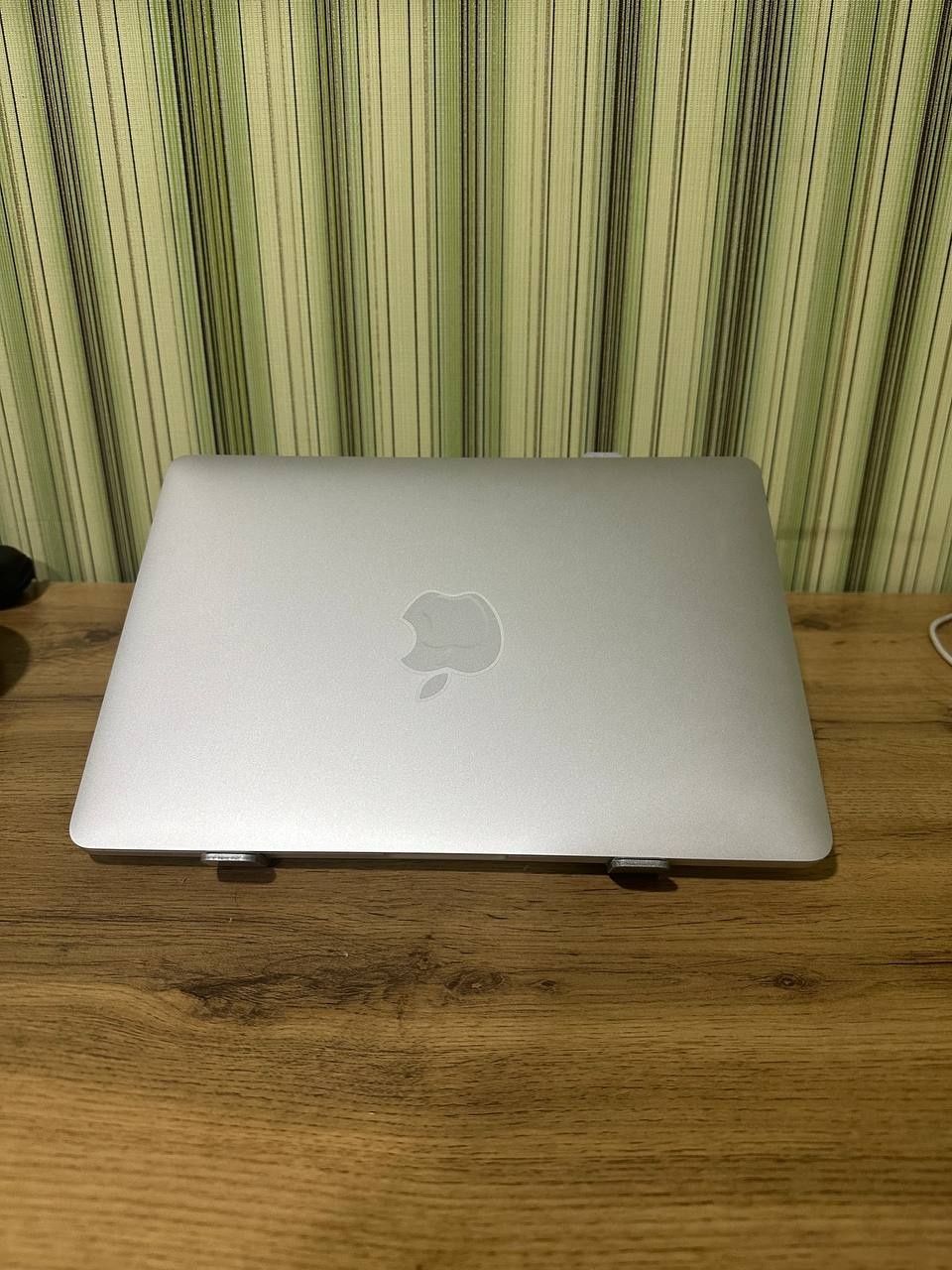 Macbook pro m2 8/256GB 2022