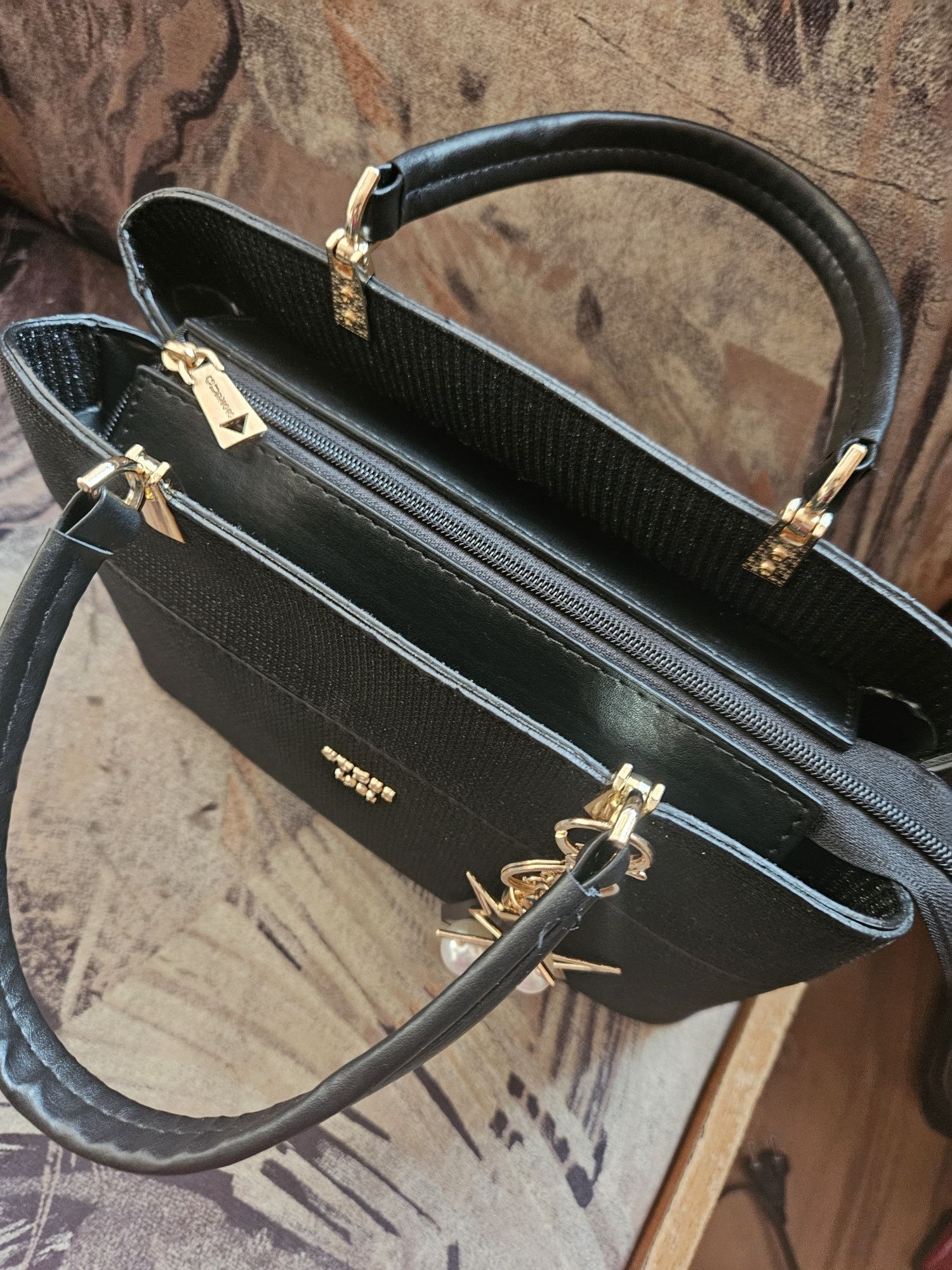 Нова чанта на GUESS