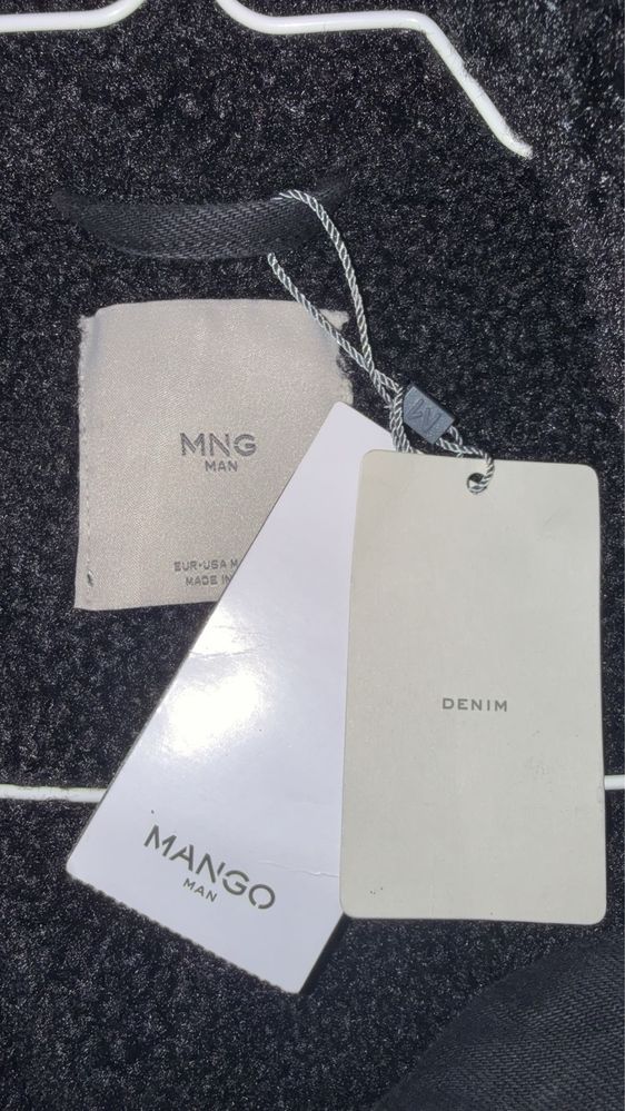 Черно яке на марката Mango