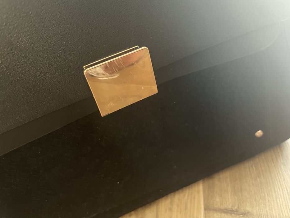 Дамска черна чанта