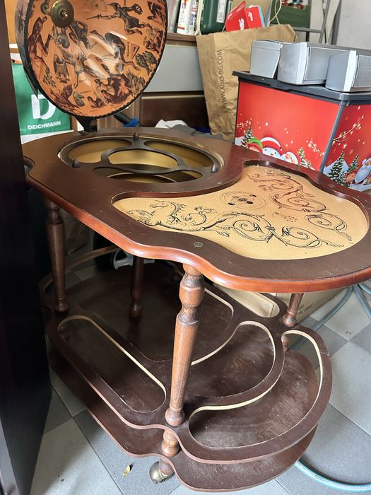 Рядка луксозна двуетажна масичка за кафе на колела тип Глобус