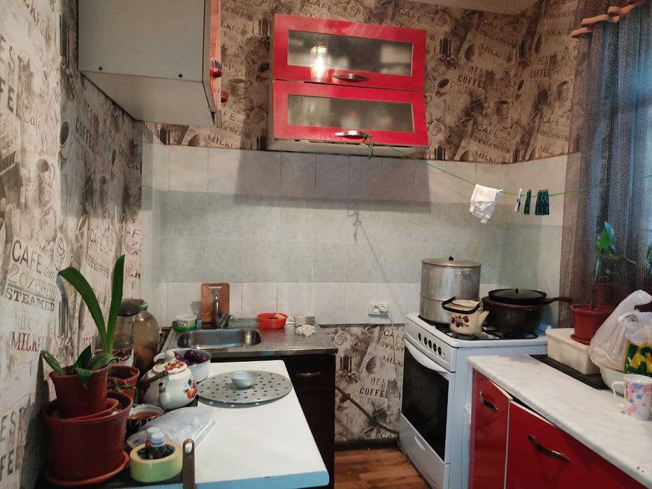 Продается 2/1/4 дома переделана в 3х