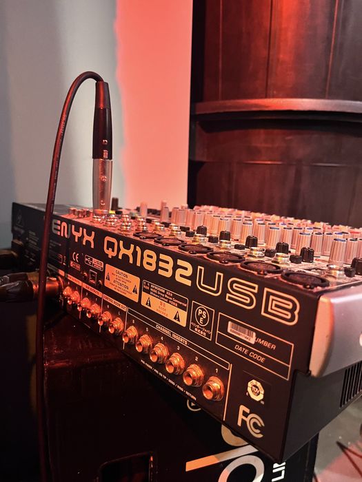 Mixer Behringer Henyx 1832USB cu efecte