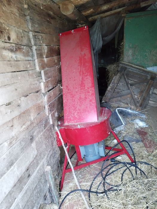 Машина за мелене на сено.