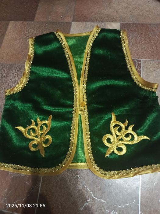 Продам желетку новая на года 3-4