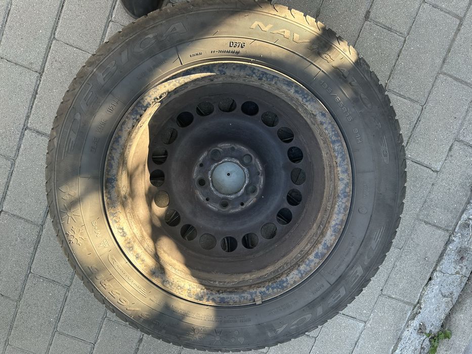 Vand cauciucuri 195/65/15 all sezon cu jante de tabla intretinute