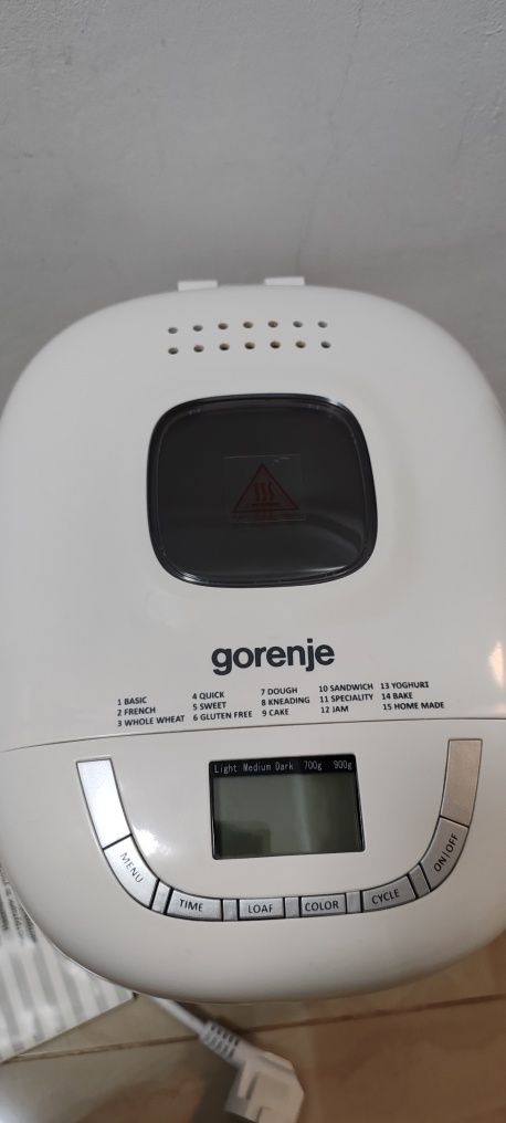 Masina de copt paine GORENJE BM910WII, 0.9kg, 15 programe, 550W, alb