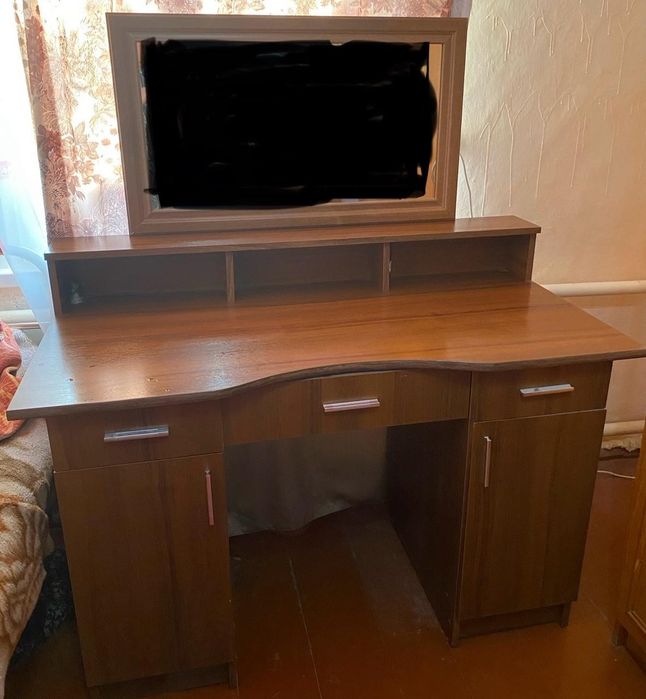 Продам Дамский стол