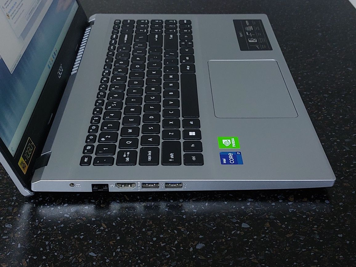 Acer aspire 3 i7 1255U