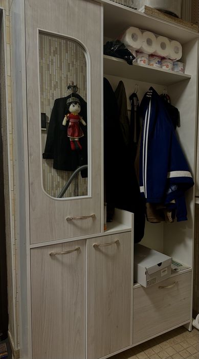 Мебель для прихожей с зеркалом