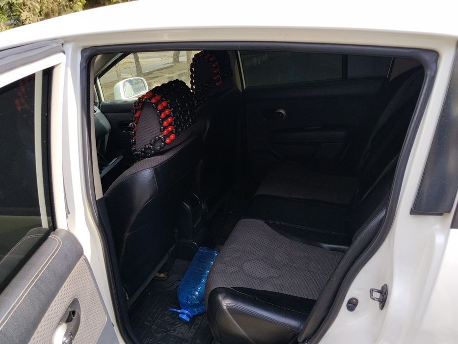 Nissan tiida sotiladi oldidan urilgan