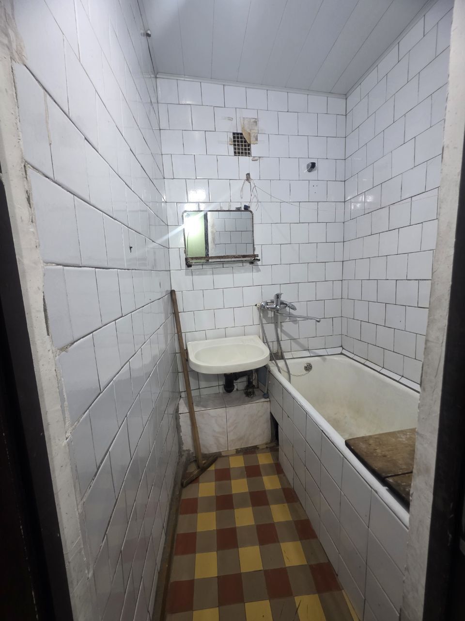 Чиланзар 9-квартал .2в3/ 2/ 4/.  кирпич  54м²