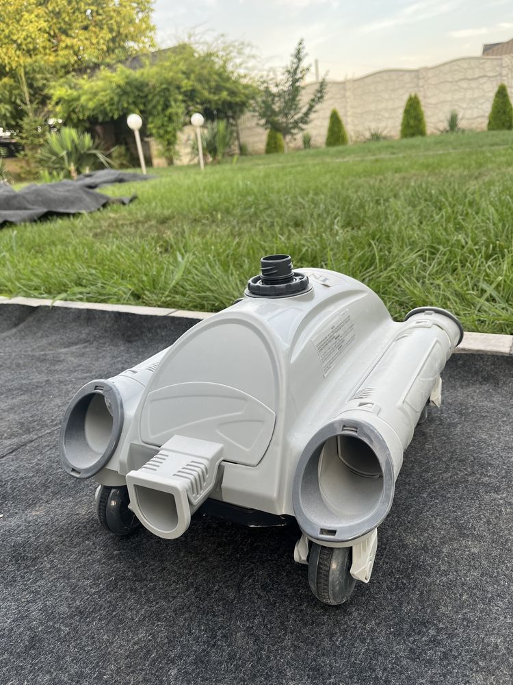 Aspirator Intex de piscină