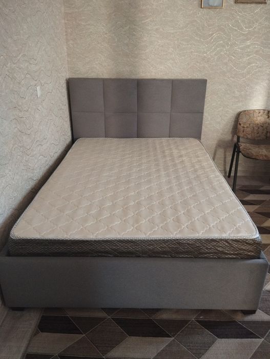 Продам кровать с изголовьем