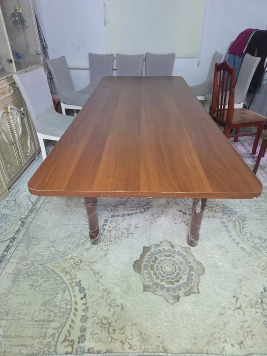 Стол и стулья  десять штук