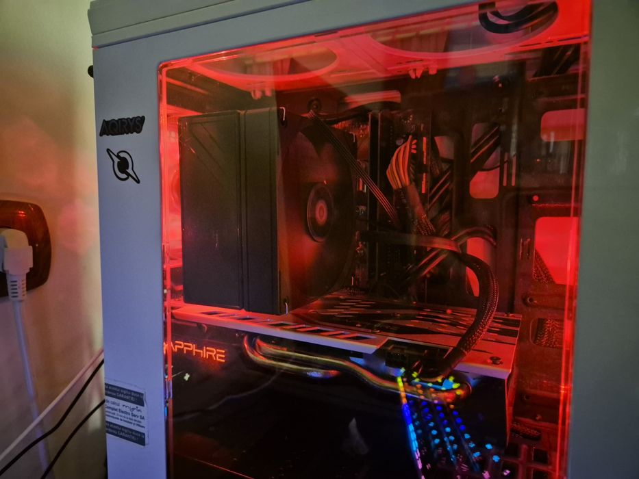 Vând calculator gaming