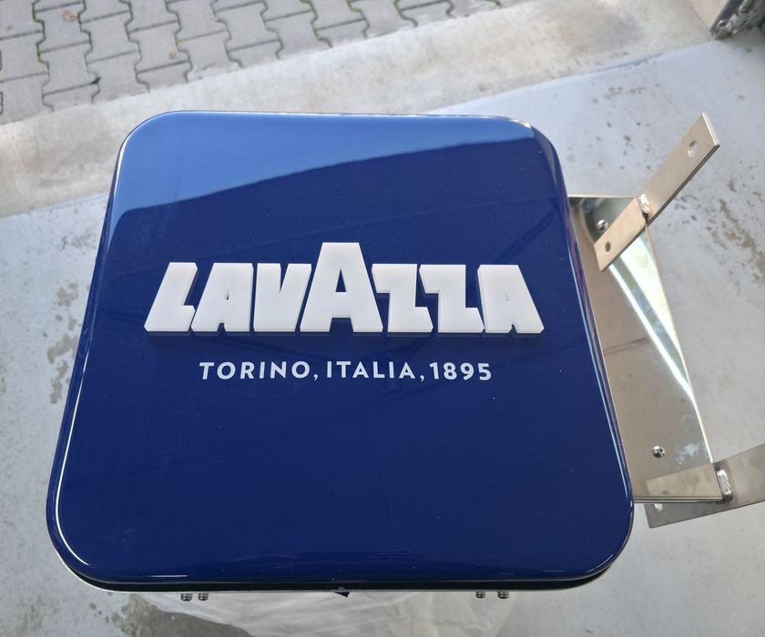 Новa светеща рекламна табела на Lavazza