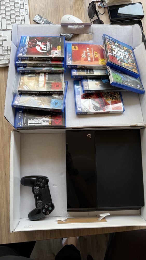 PS4 1TB SSD С много игри!