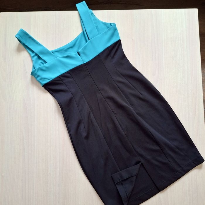 Рокля вталена, по тялото, размер М