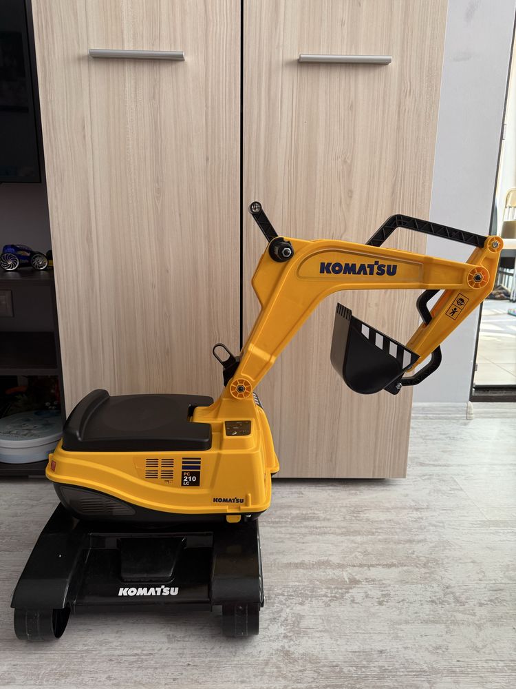 Детски багер за яздене Komatsu Falk