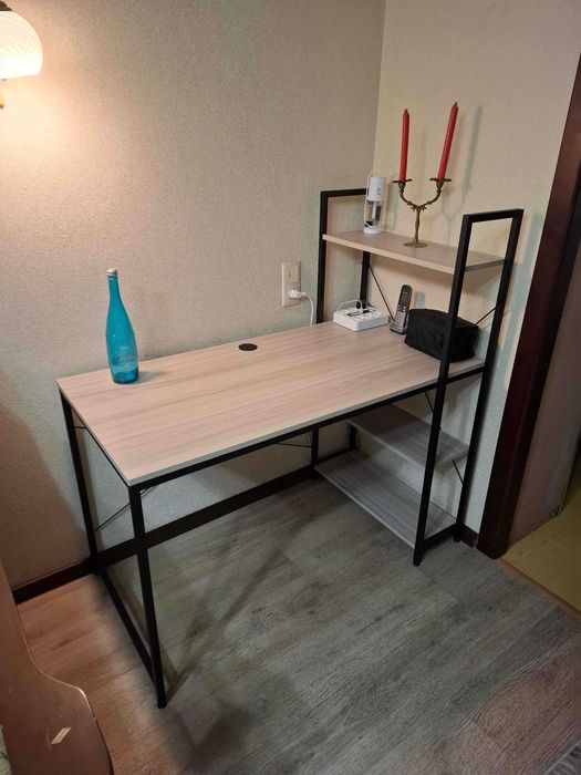 Компьютерный стол с книжной полкой