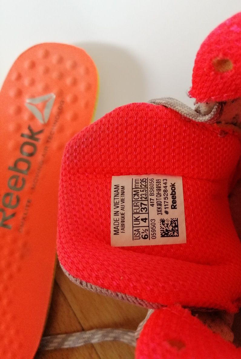Маратонки Рийбок 37, Найк 37.5, Scechers 40, Converse 39 размер