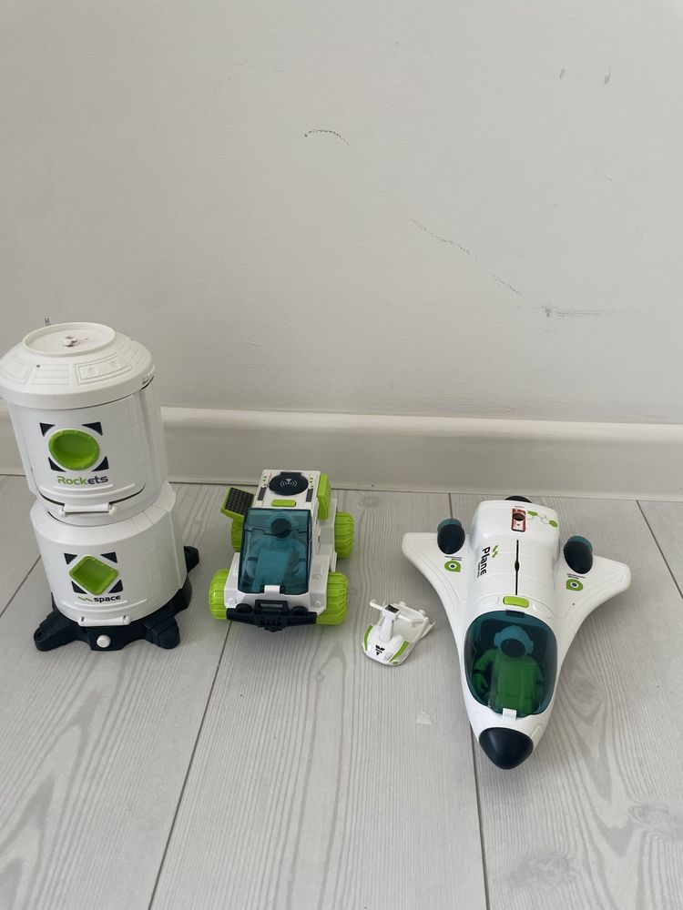 Детские автомат  пистолеты с пулями+ игрушка космонавтика