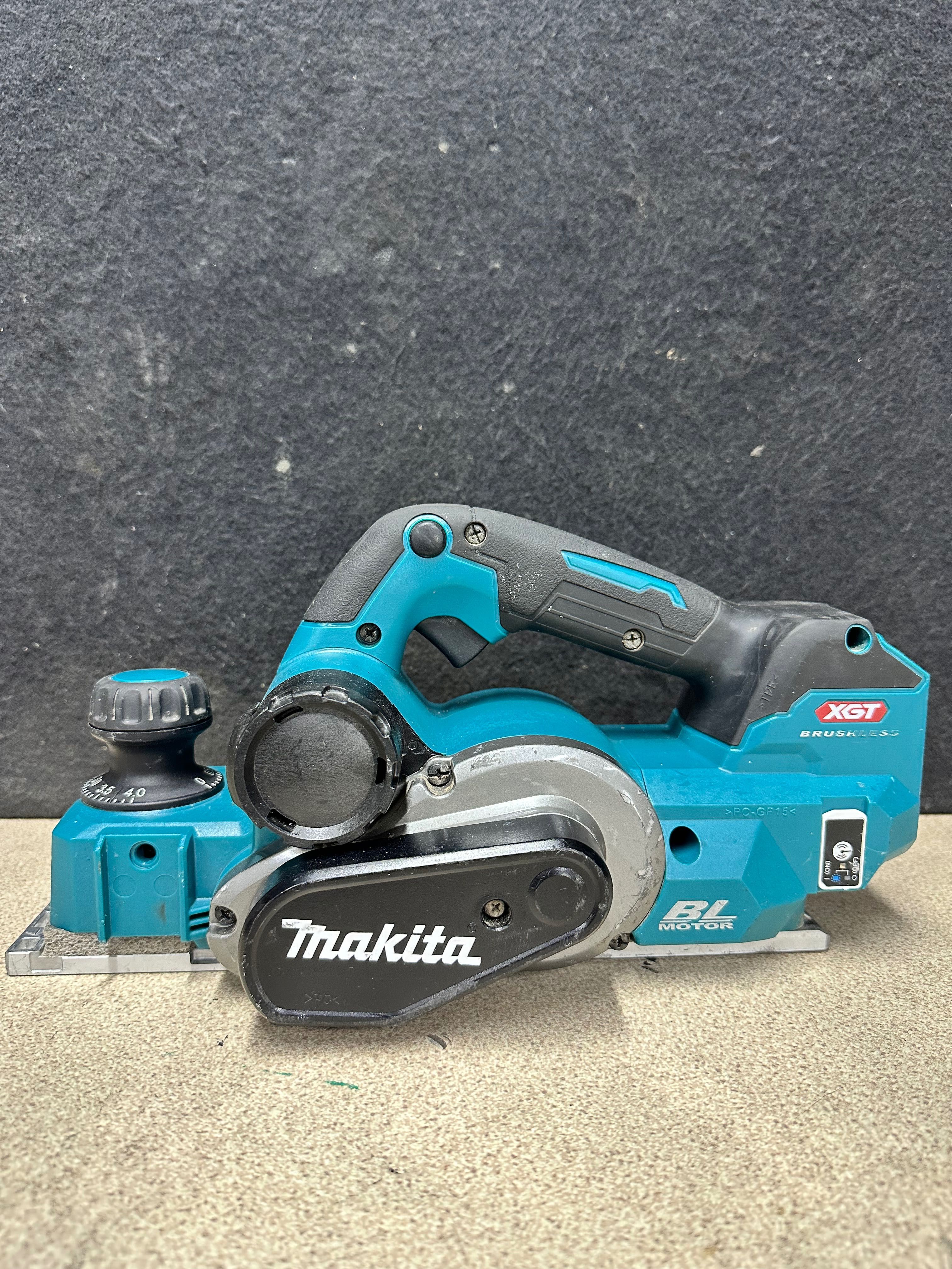 Професионално акумулаторно ренде Makita KP001G XGT 40V 82мм
