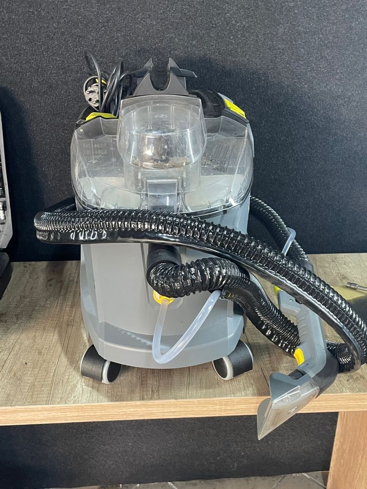 Aparat de curatat Karcher Puzzi 8/1