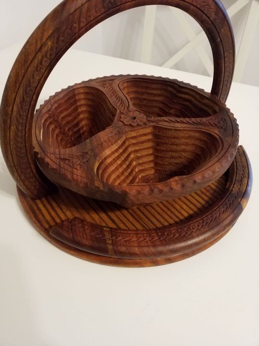 Platou din lemn exotic pt gustari.Pliabil. Nou.