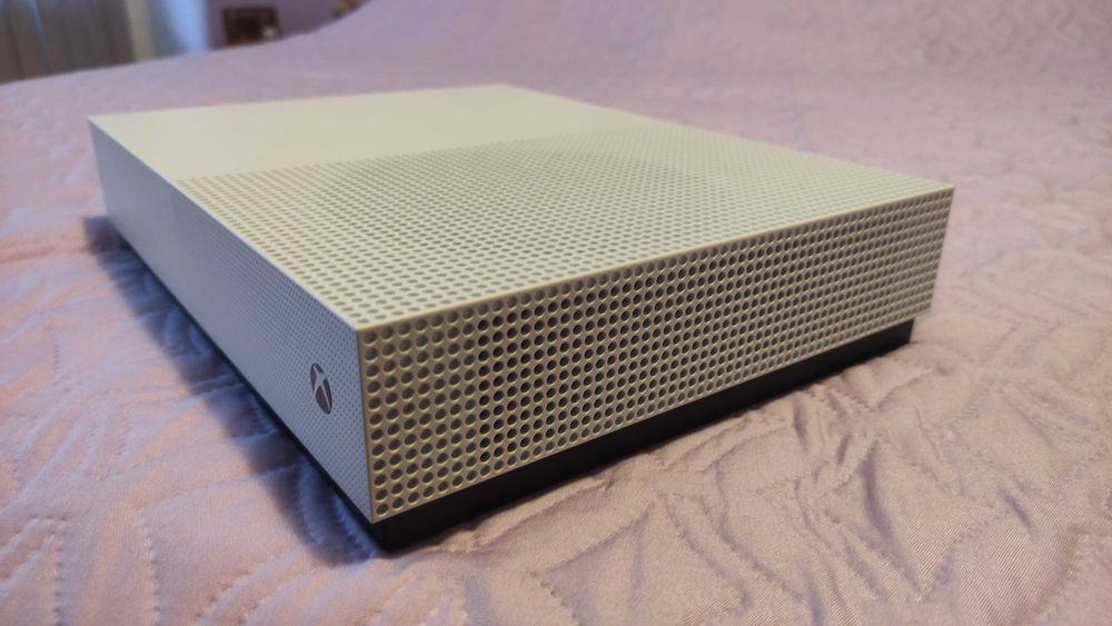 XBOX ONE S като нов