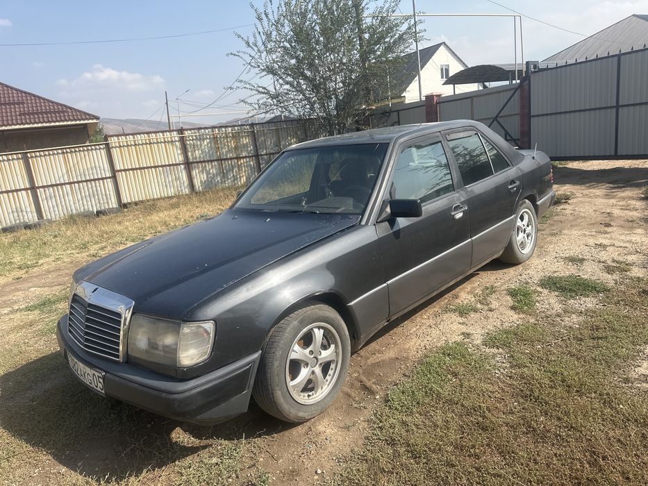 Продам машину мерседес Е-124