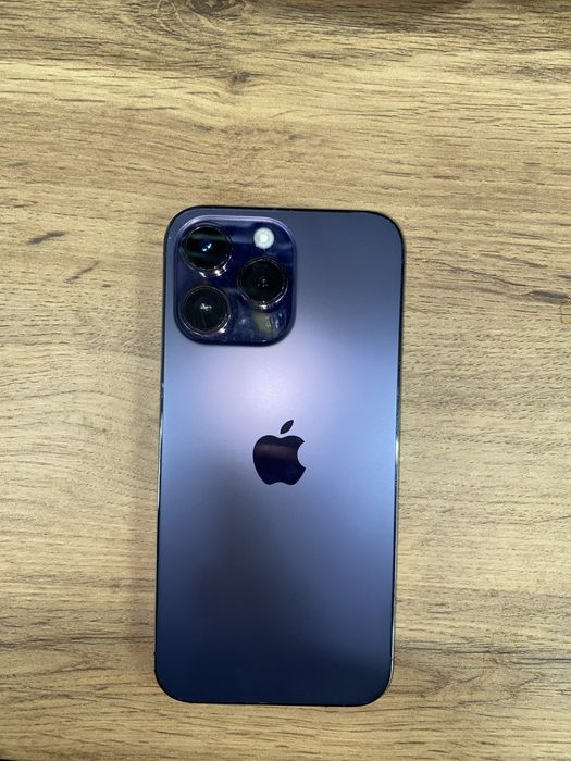 Продам Айфон 14 про макс