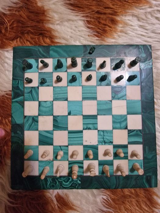 Joc de șah din marmura si malachit