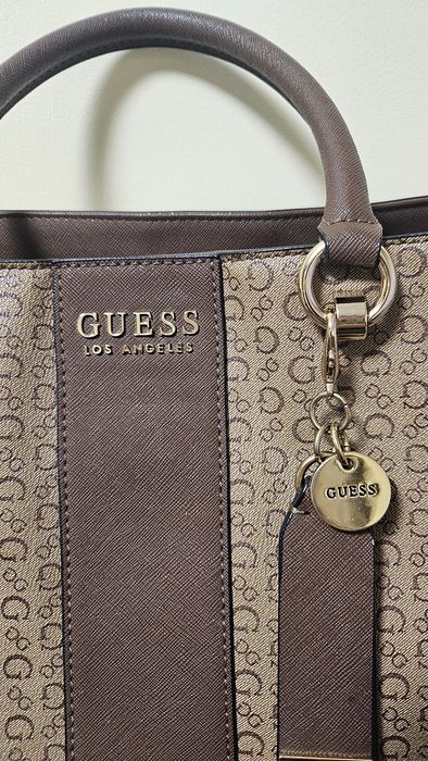 Оригинална чанта на марката Guess