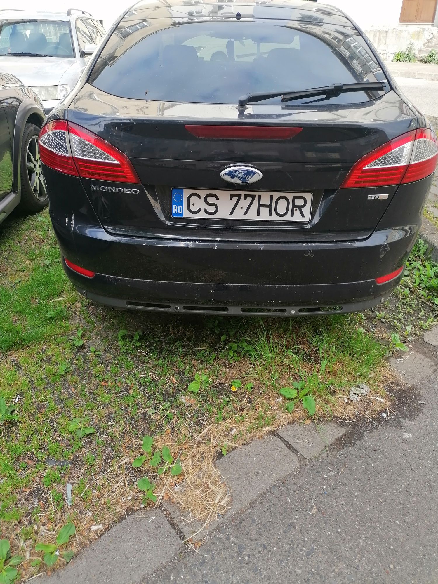 Vând Ford mondeo