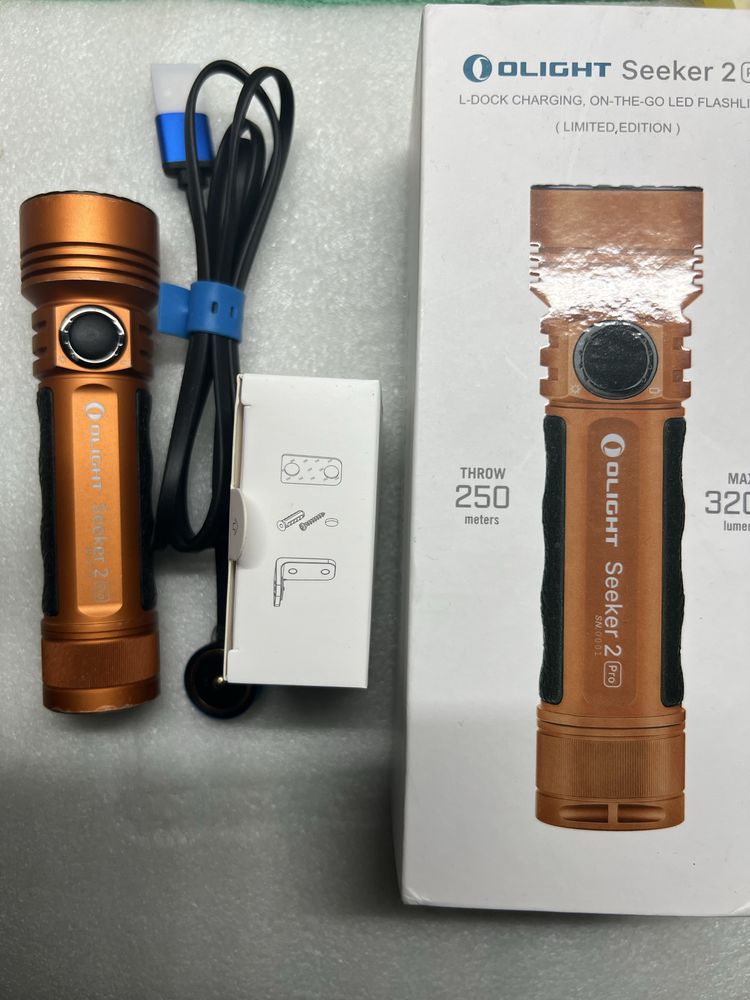 Olight Seeker 2 Pro 3200 лумена Three Cree XP-L HD CW LED тактичеки