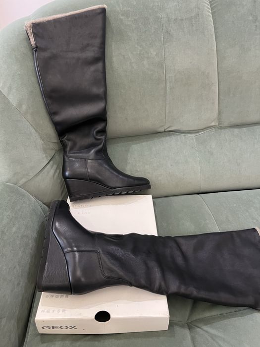 Продам новые кожаные черные сапоги