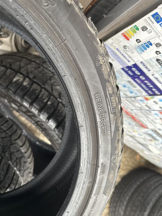 2x2 зимни гуми 235/40/19 96W Pirelli и Maxxis