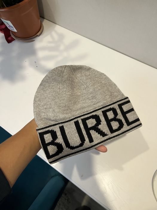 Новые шапки Burberry