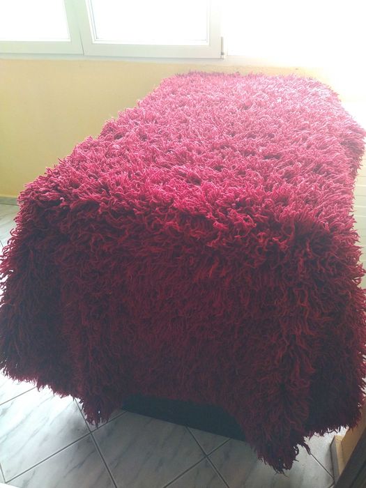 Вълнен китеник, изработен от домашна вълна.