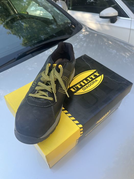 Работни обувки Диадора Форш и двата чифта са с бомбета и са 43 номер