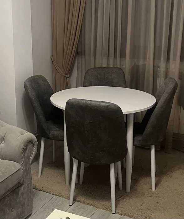 Masa si 4 scaune