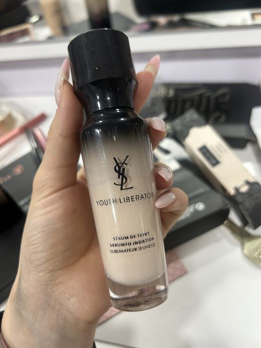 Фон дьо тен Yves Saint Laurent