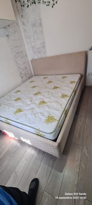 Pat dormitor tapițat ,cu spatiu de depozitare