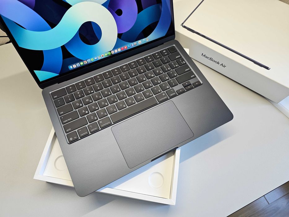 ПРОДАМ Macbook Air 13" inch M4 (16GB/256GB). Практический НОВОЕ 100%