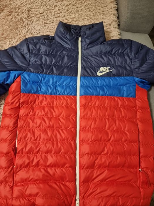 Geaca nike L ca noua