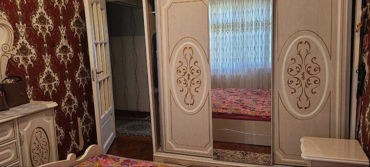 Продаю СВОЮ квартиру 4-х комнт передел на 3-х.  89кв на Мирабадский
