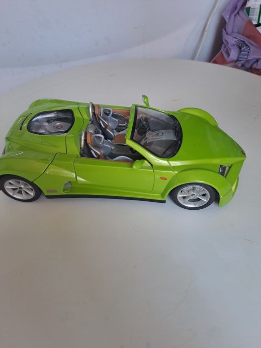 Vand macheta burago 1/18